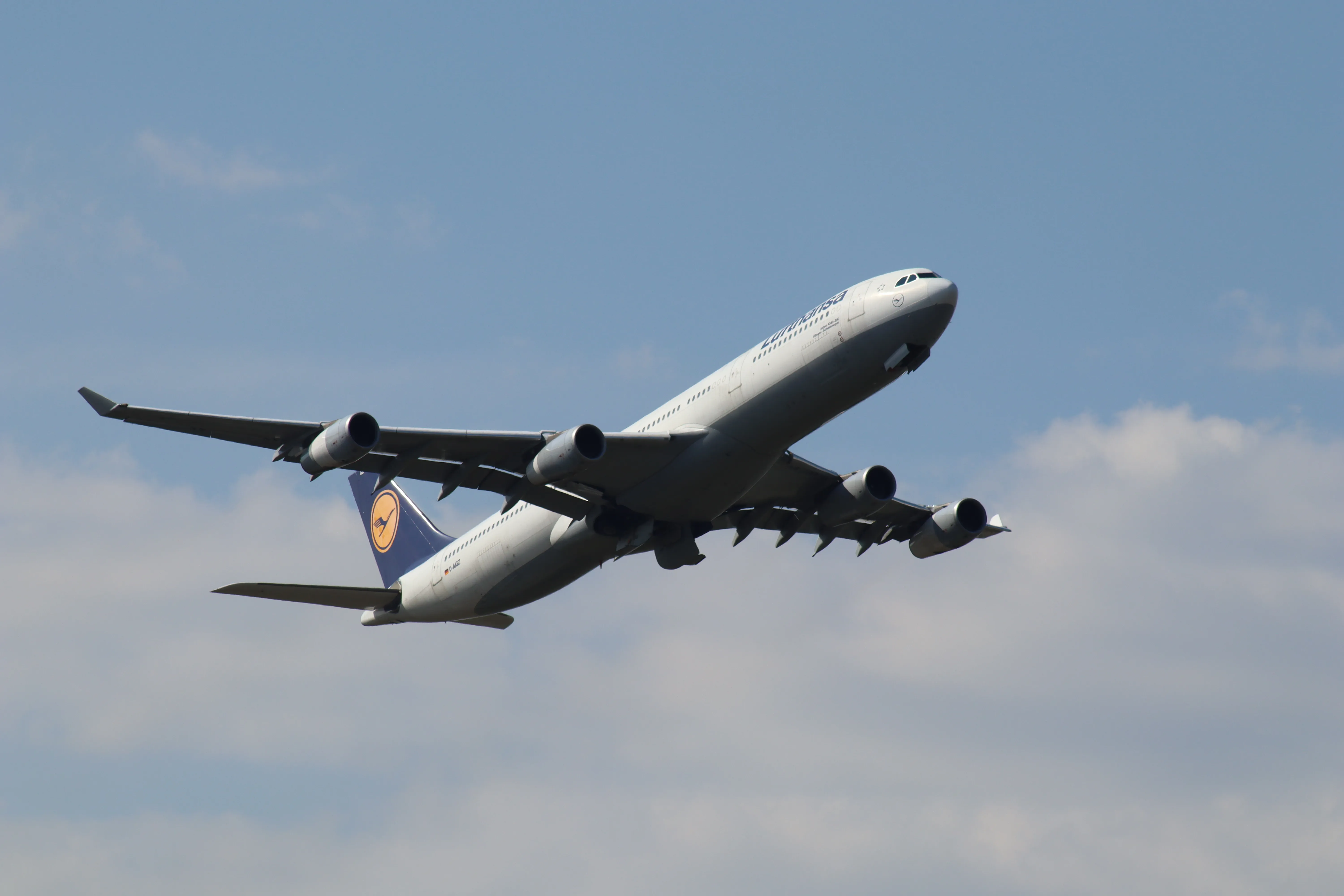 Lufthansa Airbus A340