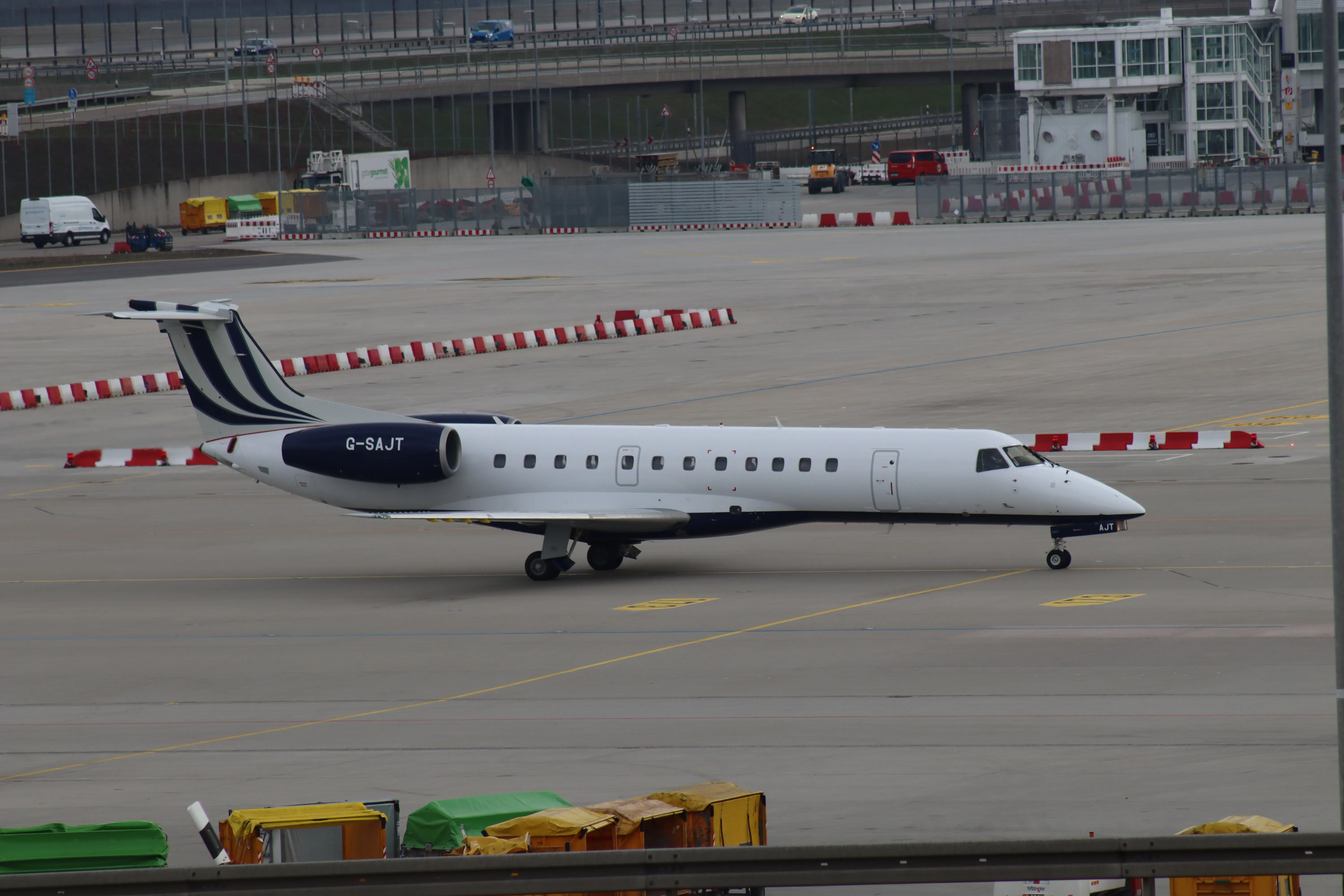 E RJ100