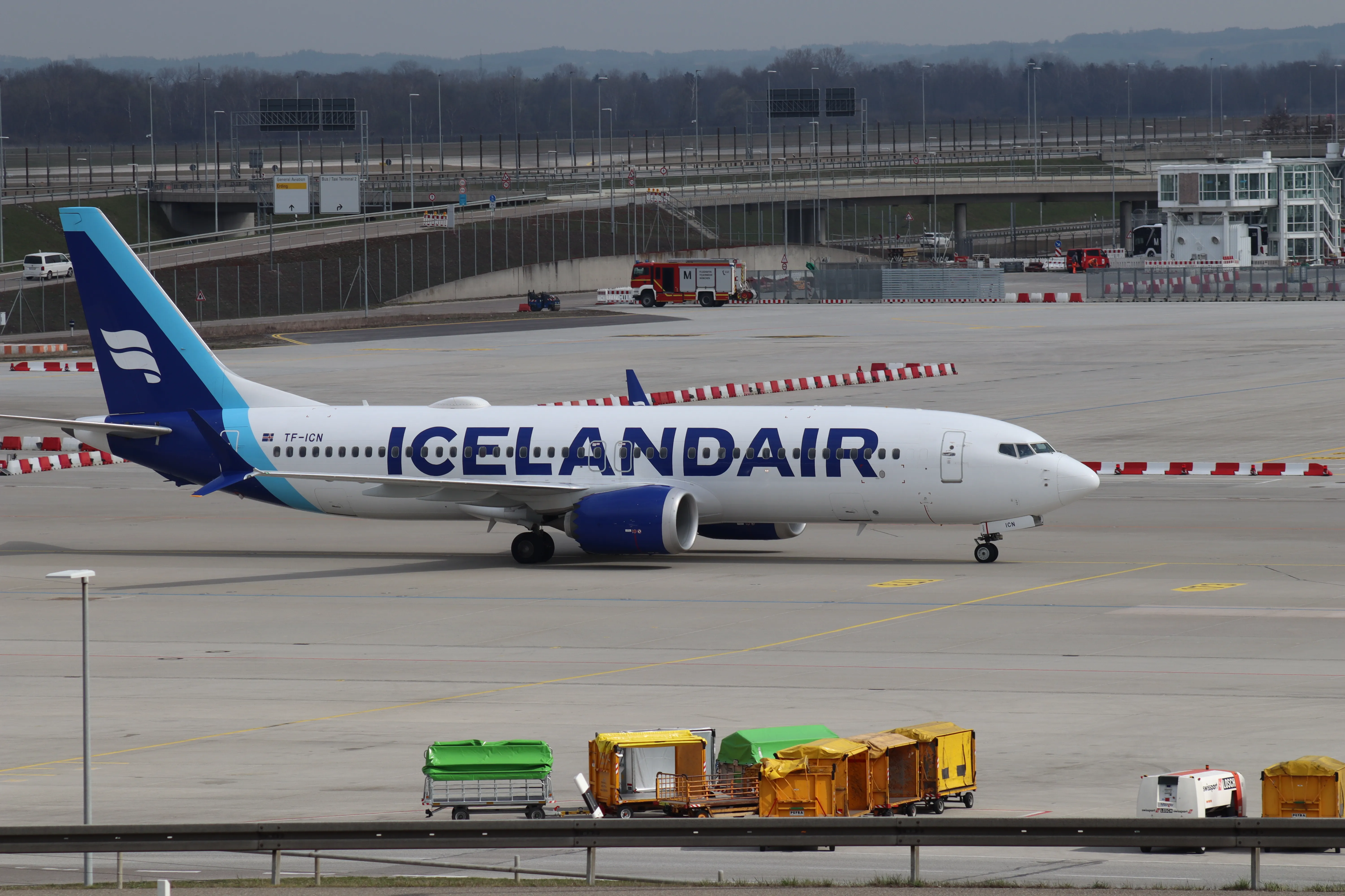 Icelandair Boeing 737