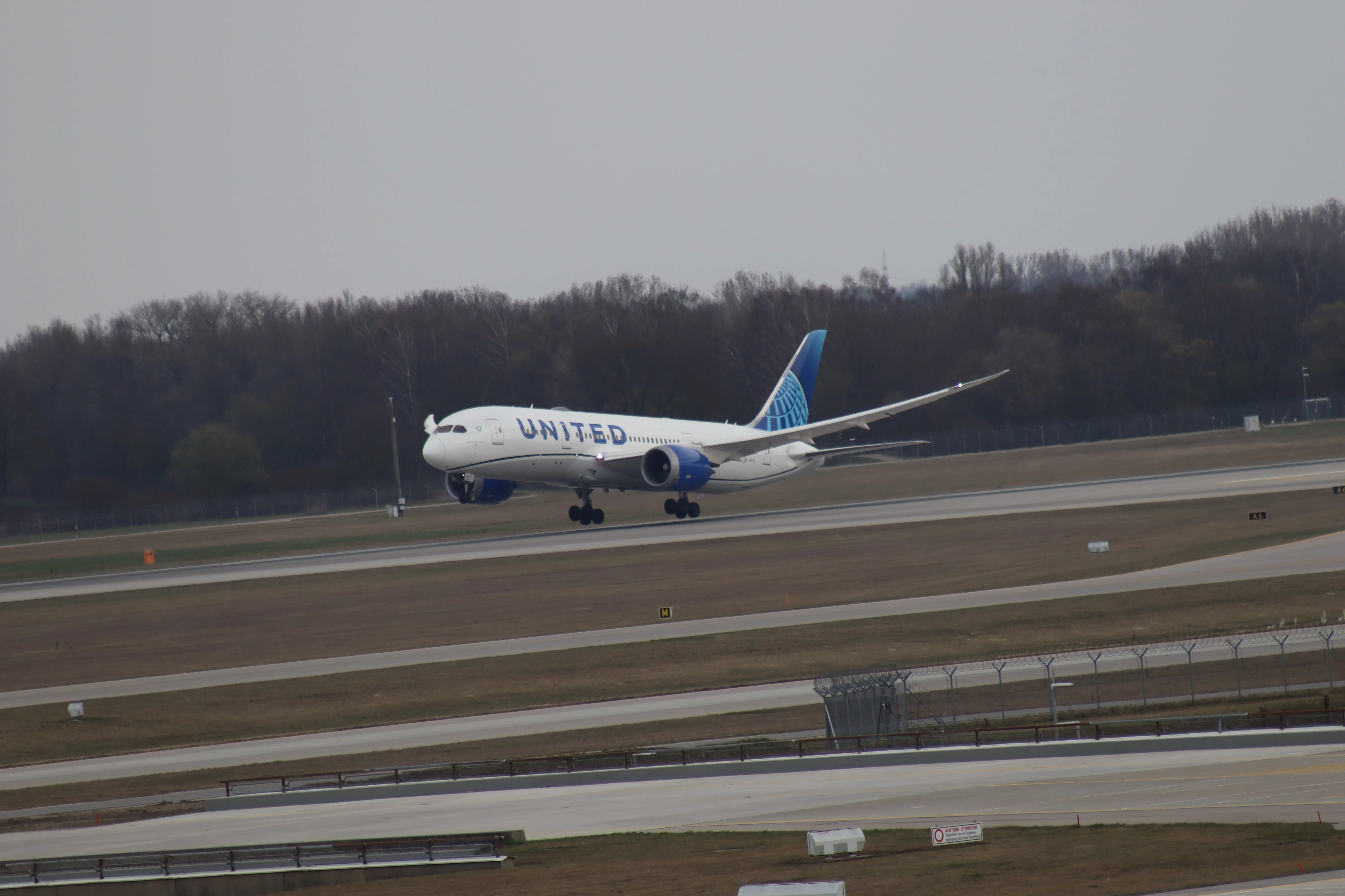 United Airlines Boeing 787