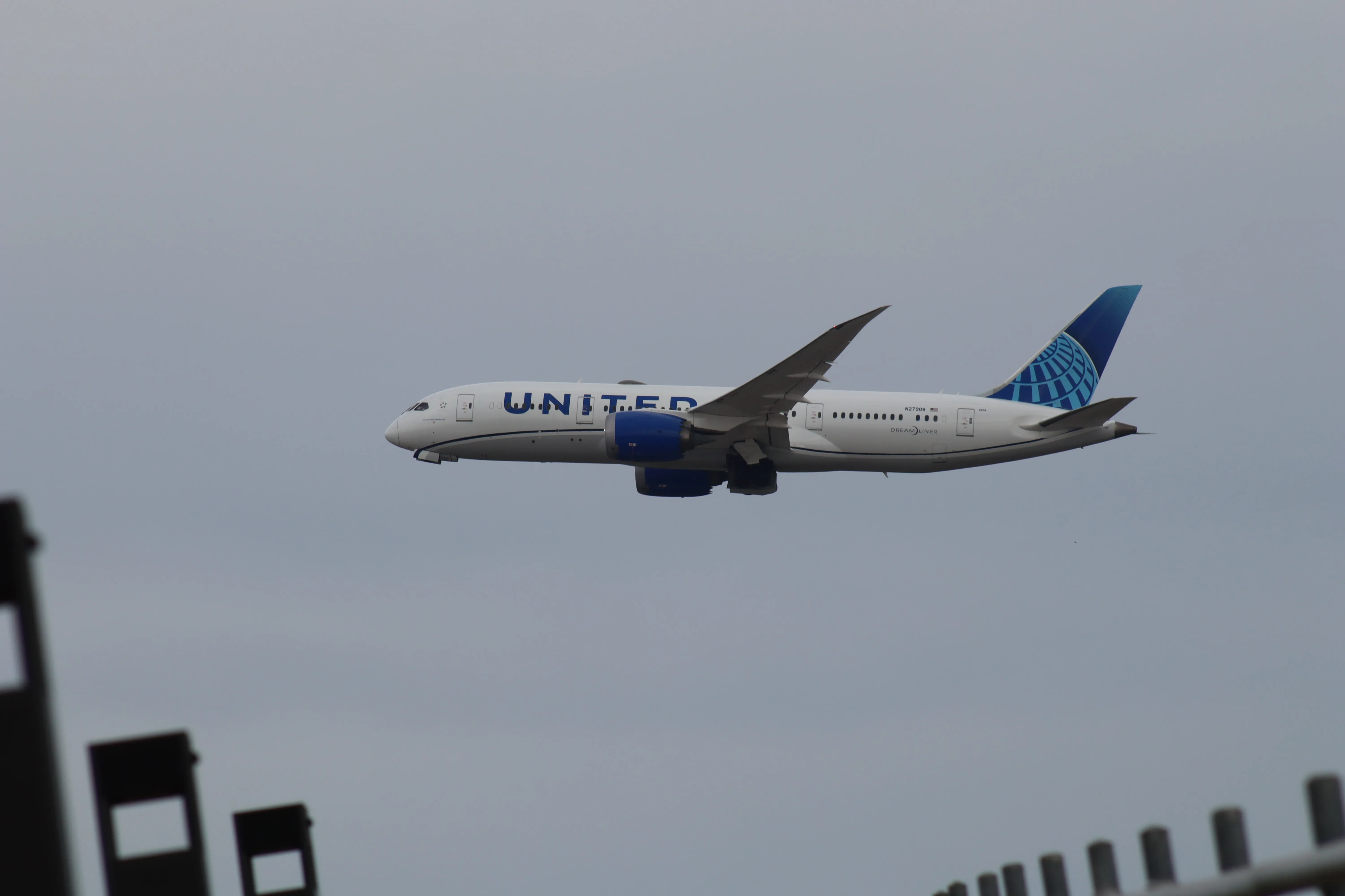 United Airlines Boeing 787