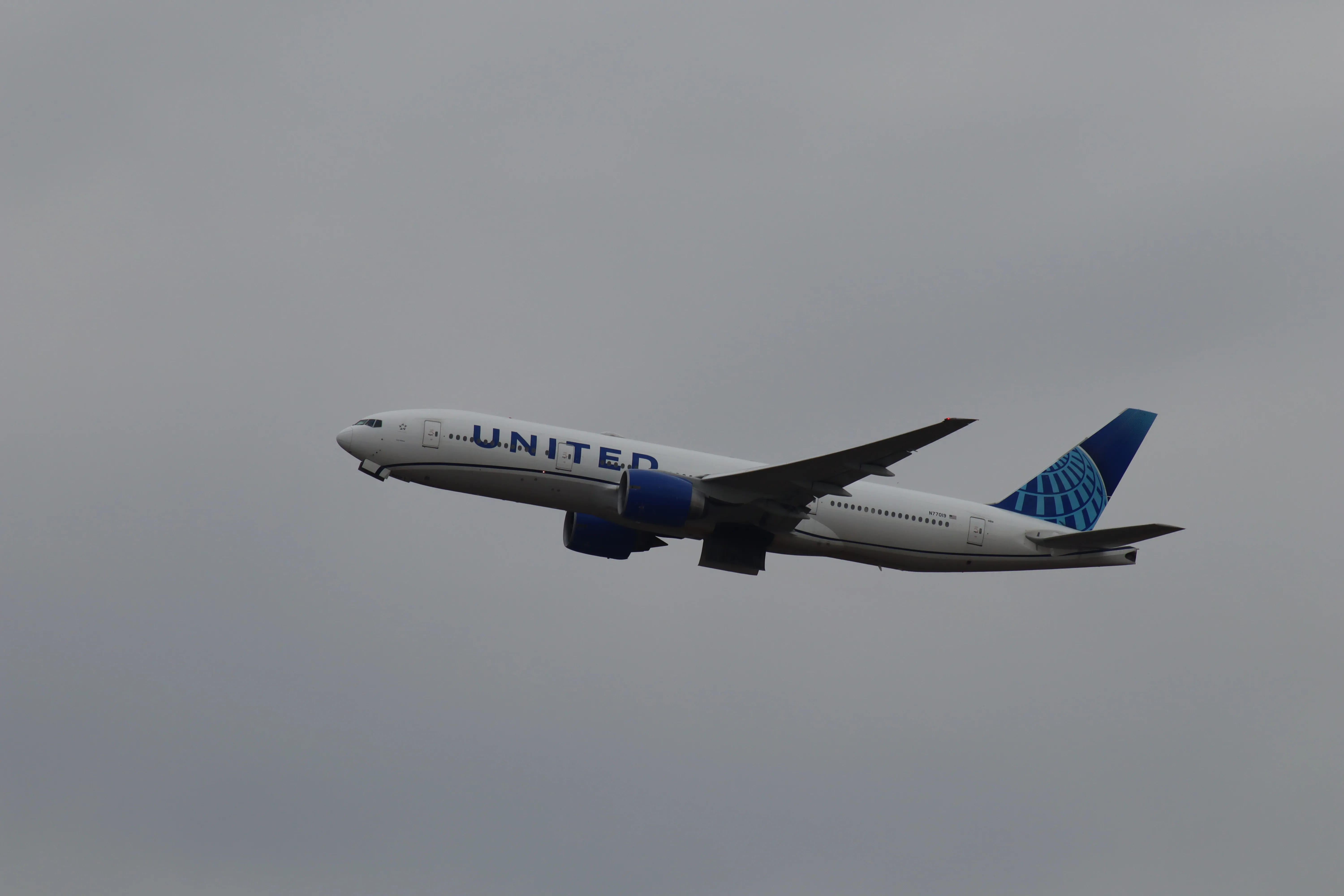United Airlines Boeing 777