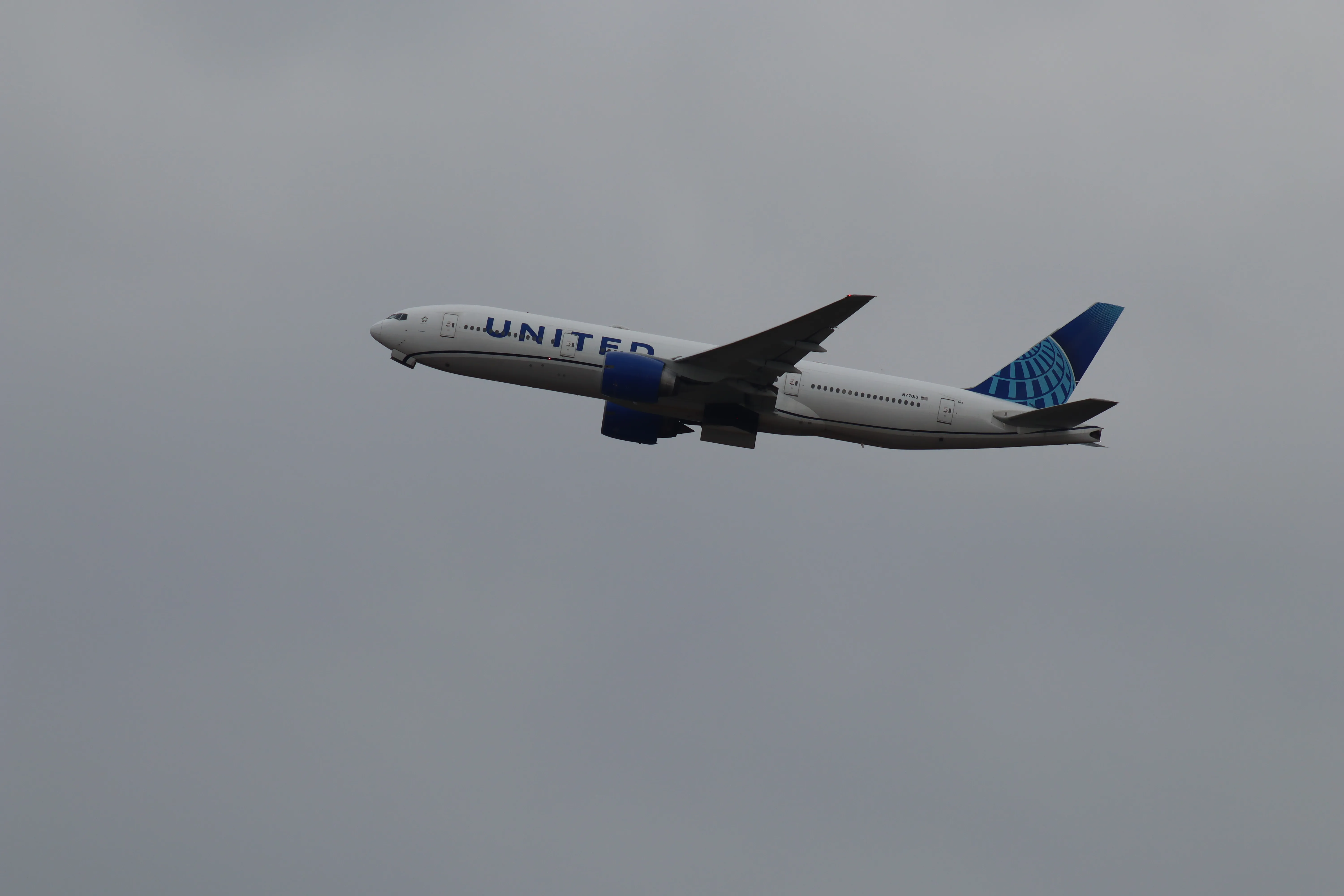 United Airlines Boeing 777